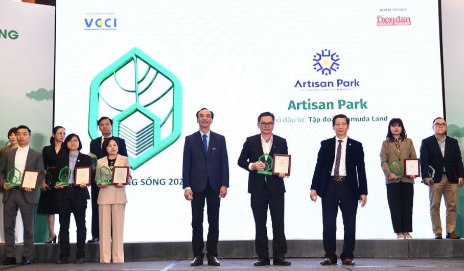 Đại diện Gamuda Land nhận giải “Dự án đáng sống năm 2024”.