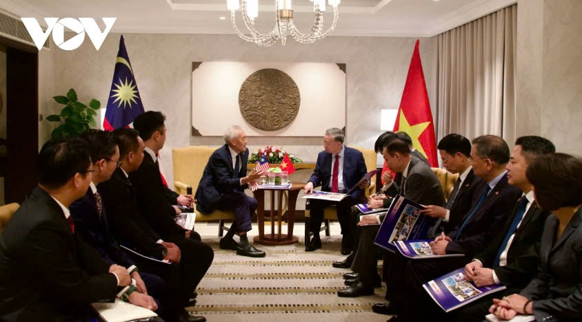 Giám đốc điều hành Tập đoàn Gamuda báo cáo Tổng Bí thư Tô Lâm về tình hình đầu tư của tập đoàn trên toàn cầu và tại Việt Nam.